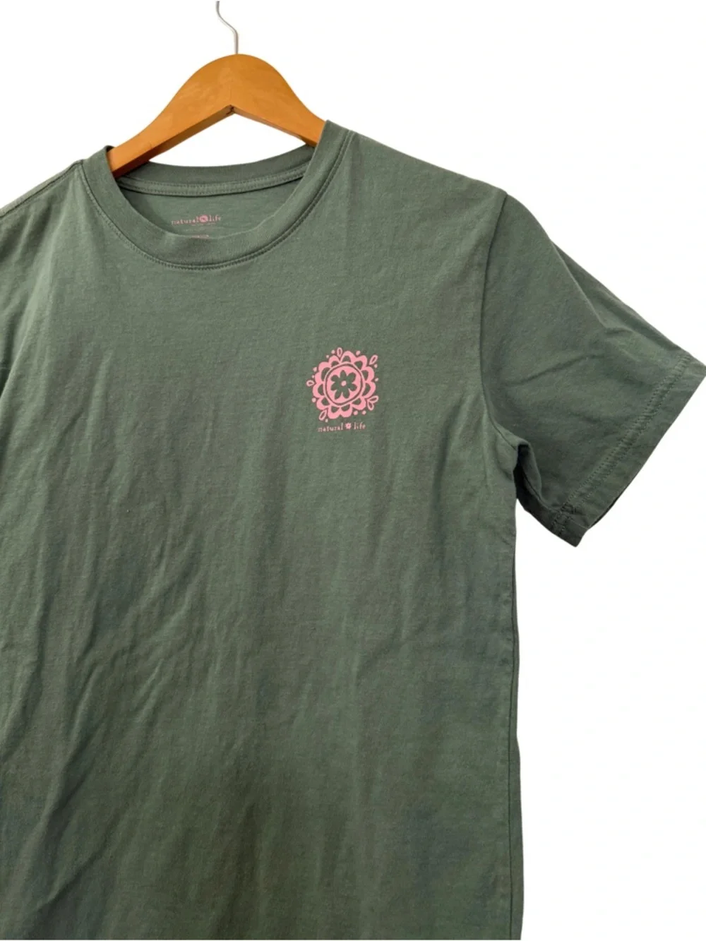 Natural Life women’s Graphic Dog TShirt Green Floral Puppy Quote Tee Size Small - Picture 4 of 7